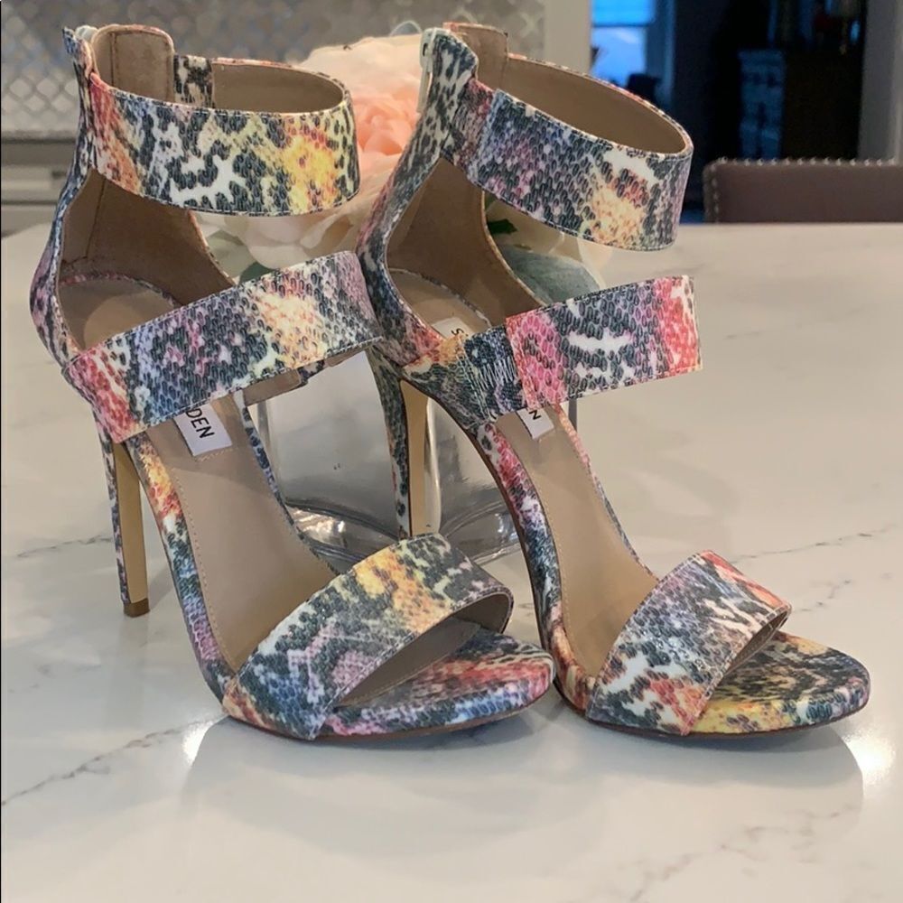 Steve Madden “Mira” Heel with box and Free Bag with purchase!